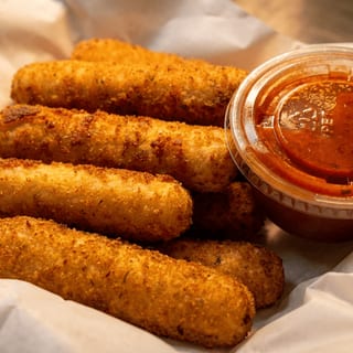 Fried Mozzarella Sticks (8)